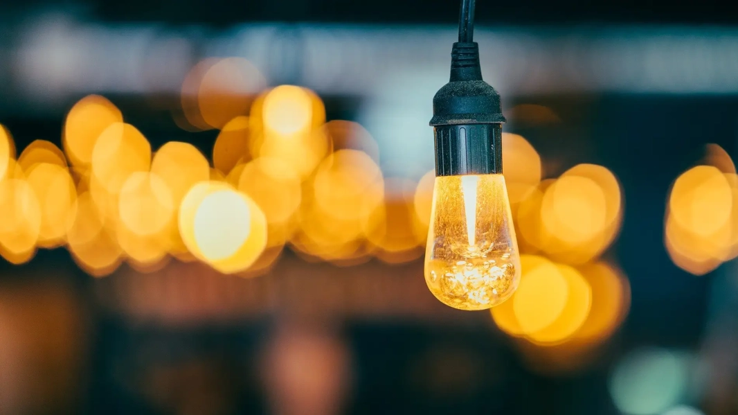 Tarifa de luz a precio coste en Valencia: Ahorra con Ades Energía